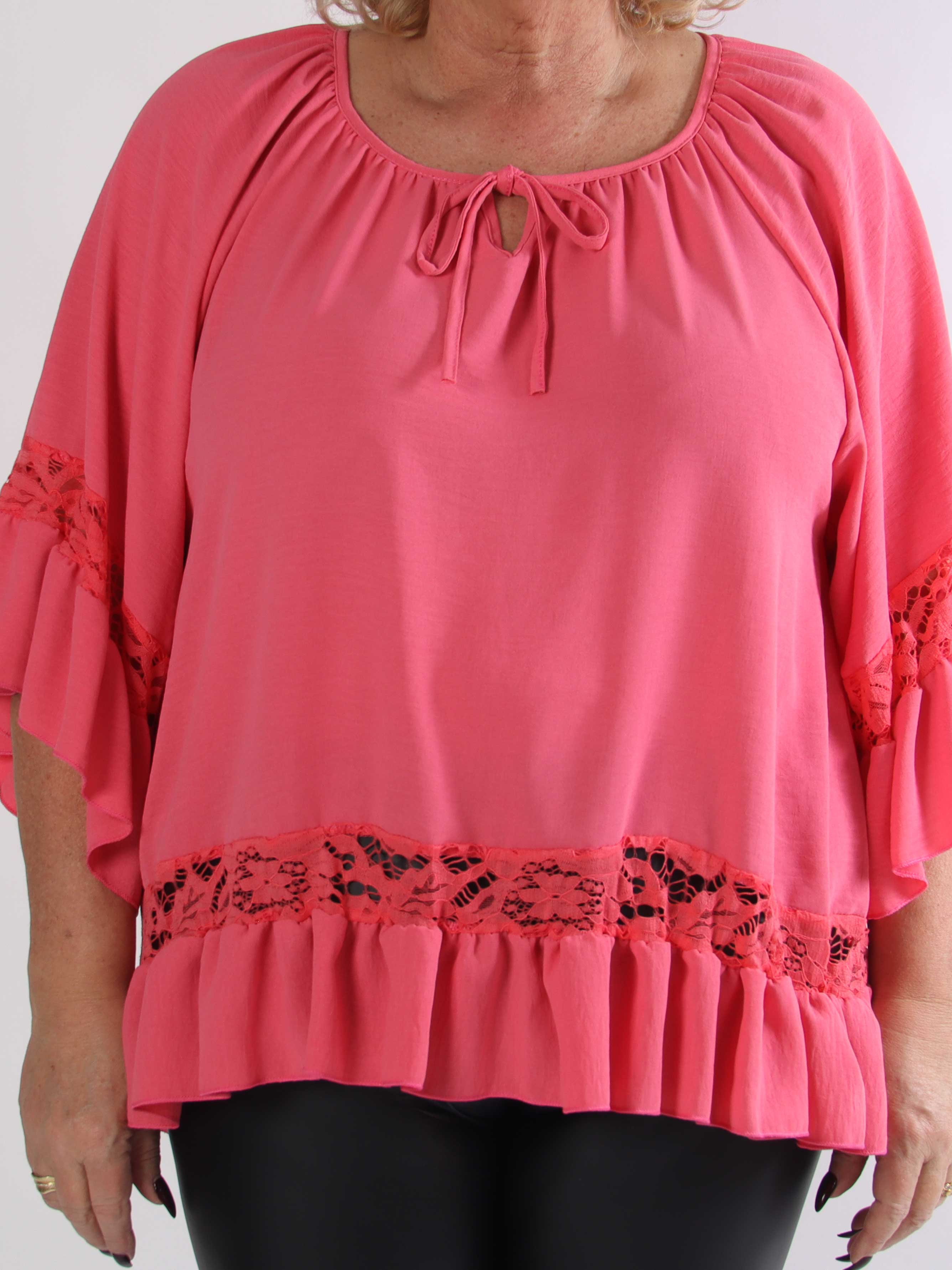 Pepita - Plus size tunika i løs pasform med blonde- og flæsedetaljer